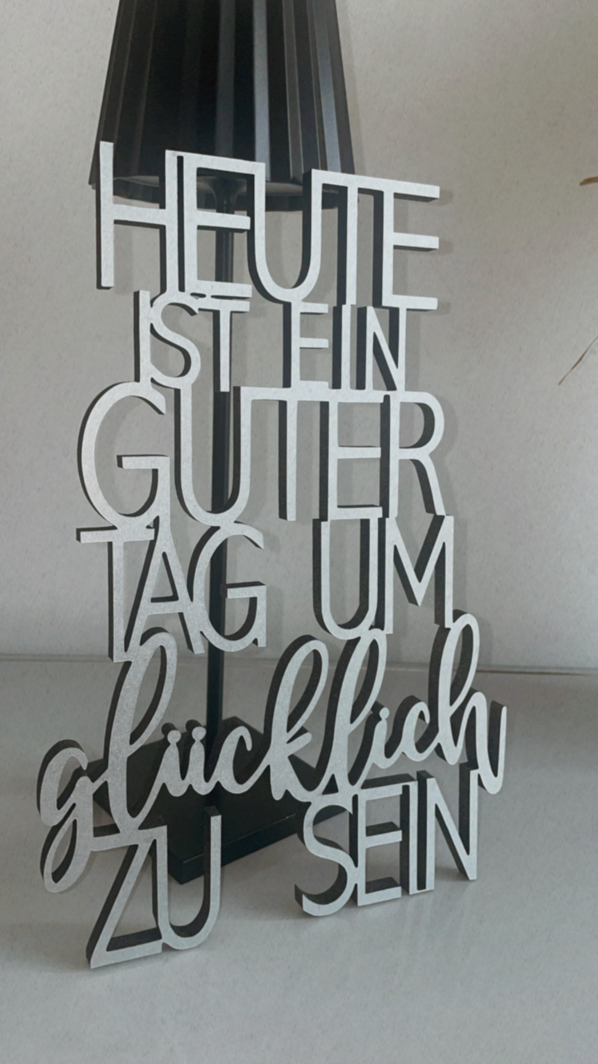Schriftzug Heute ist ein guter Tag um glücklich zu sein