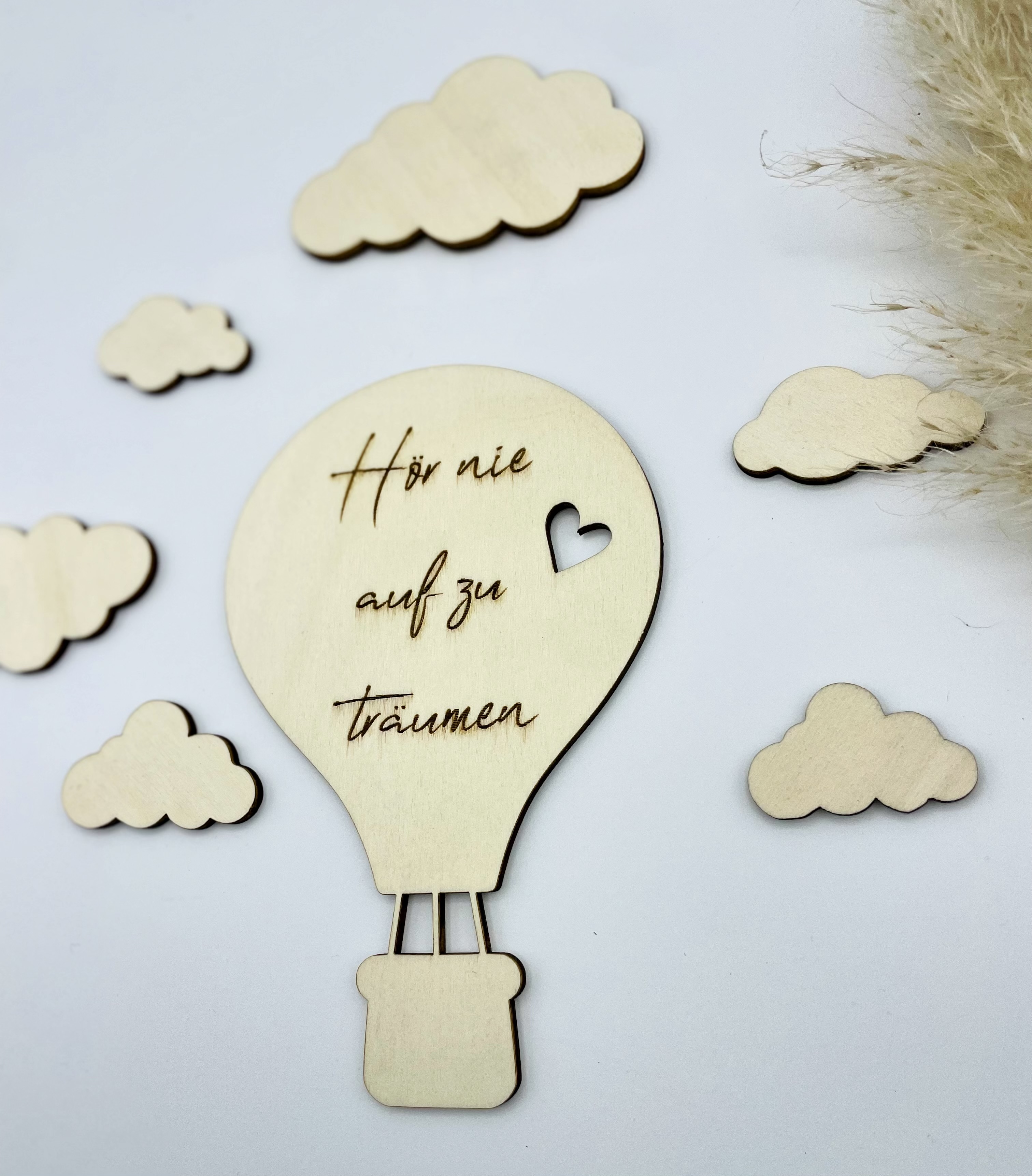 Heißluftballon mit Wolken Wanddeko