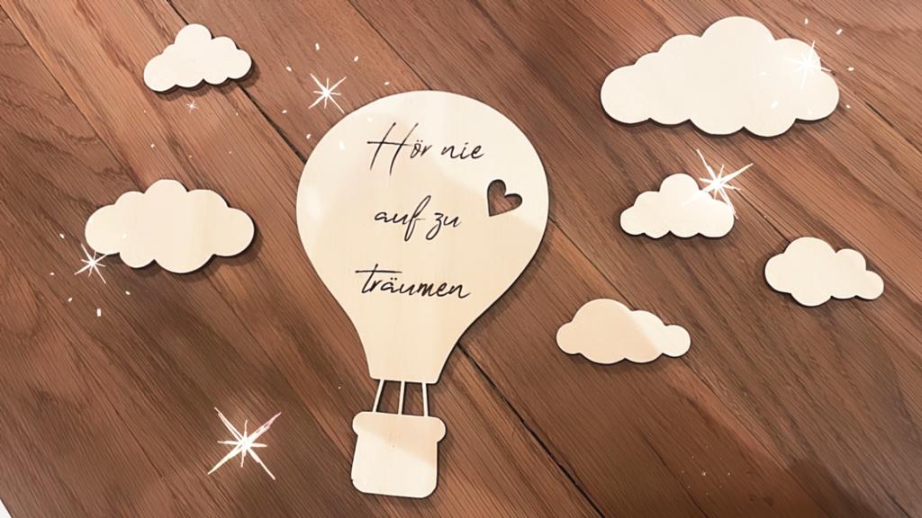 Heißluftballon mit Wolken Wanddeko