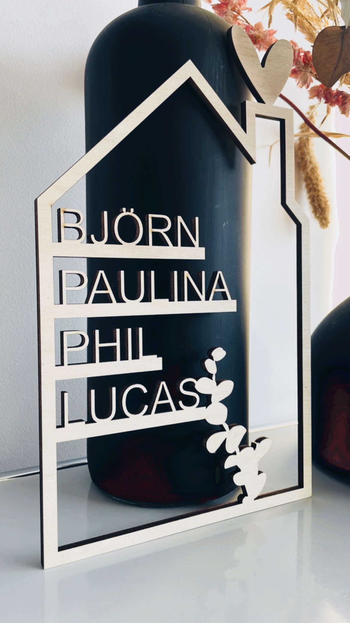 Haus mit Namen - Holzhaus personalisiert - Familienhaus
