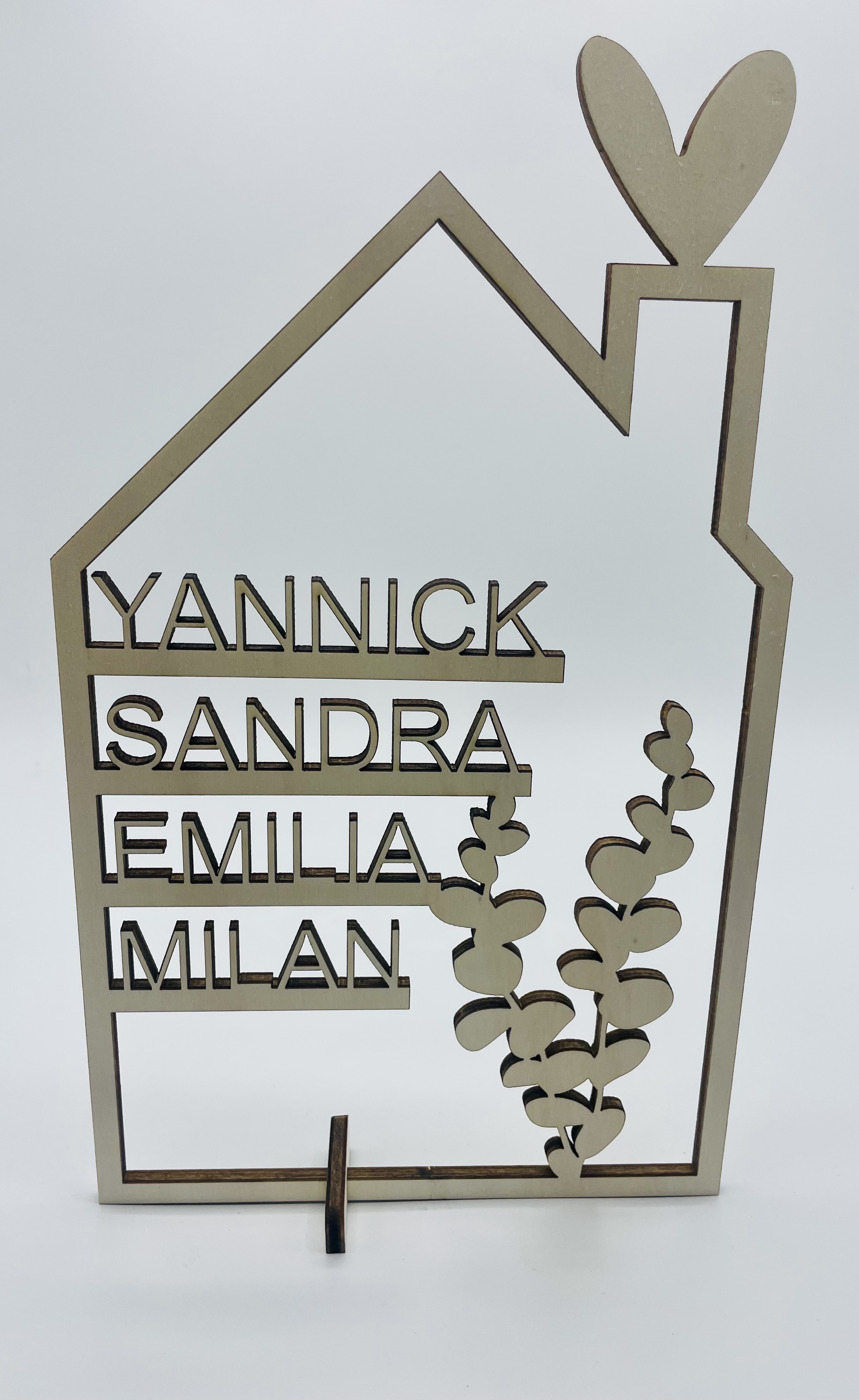 Haus mit Namen - Holzhaus personalisiert - Familienhaus