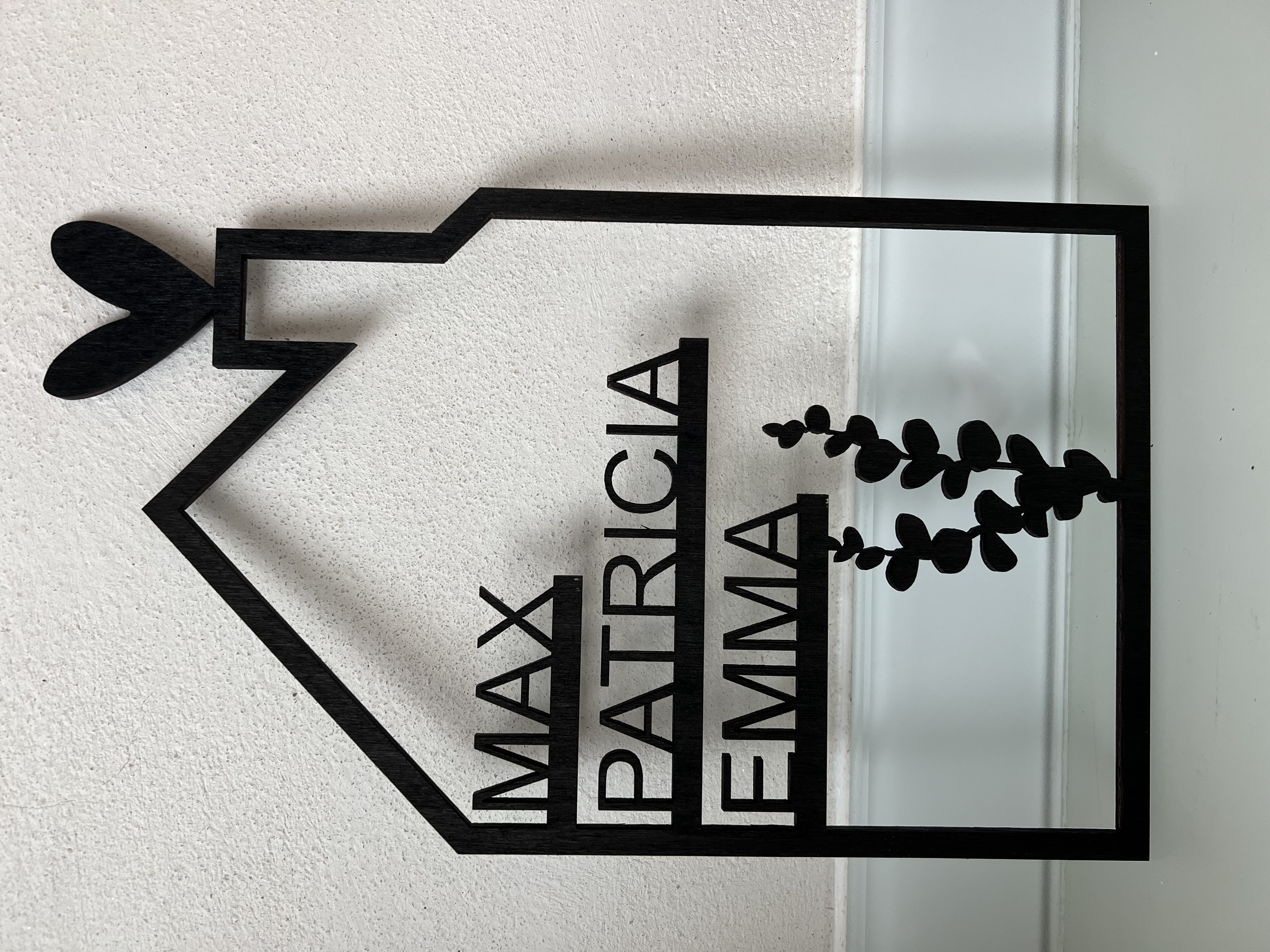Haus mit Namen - Holzhaus personalisiert - Familienhaus